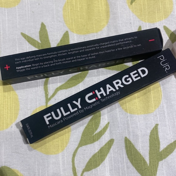 PÜR
Fully Charged Mascara Powered by Magnetic Technology - Picture 6 of 7